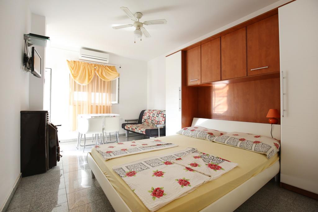 Apartments Tina P Vir Exterior foto
