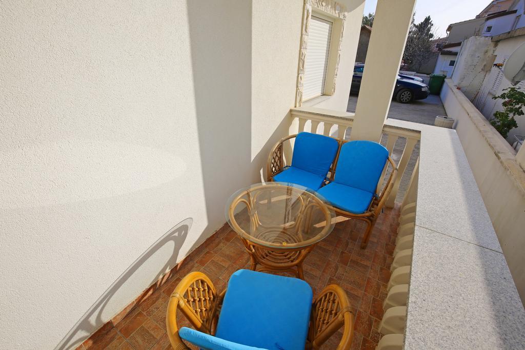 Apartments Tina P Vir Exterior foto