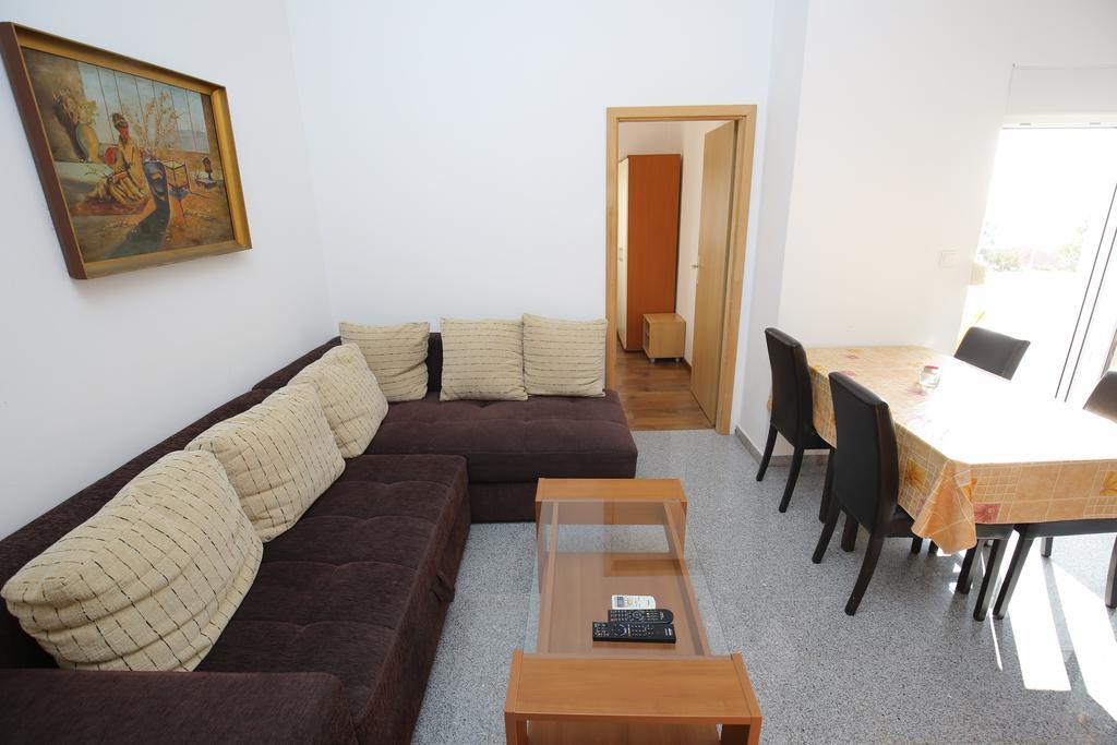 Apartments Tina P Vir Exterior foto