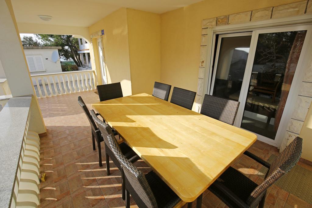 Apartments Tina P Vir Exterior foto
