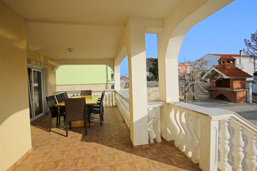 Apartments Tina P Vir Exterior foto