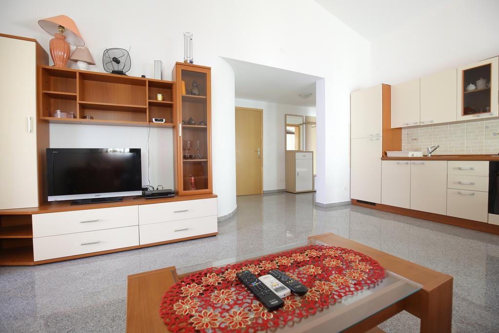 Apartments Tina P Vir Exterior foto