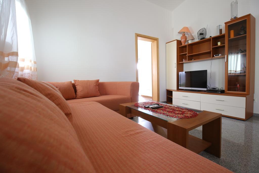 Apartments Tina P Vir Exterior foto