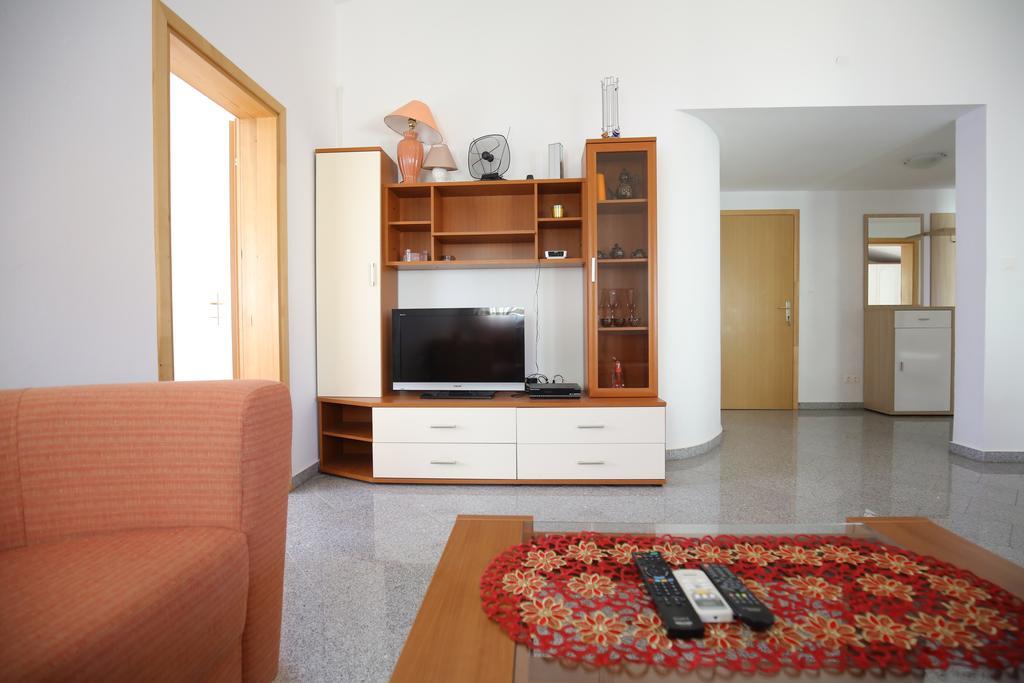Apartments Tina P Vir Exterior foto