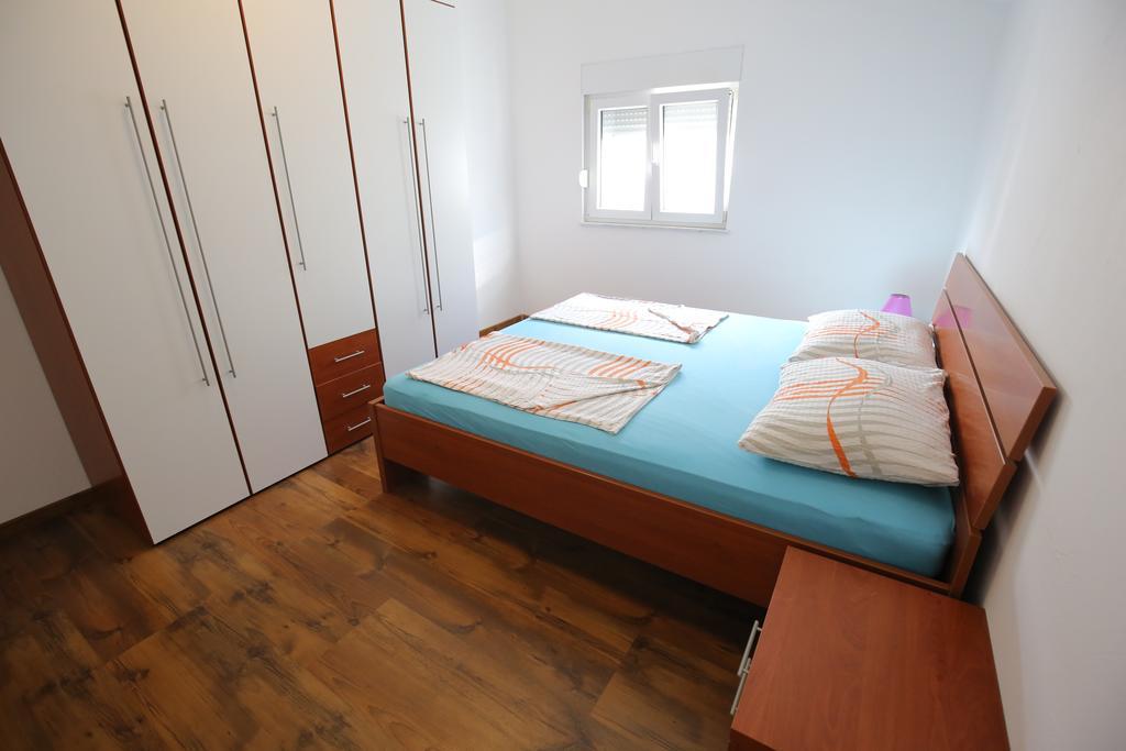 Apartments Tina P Vir Exterior foto